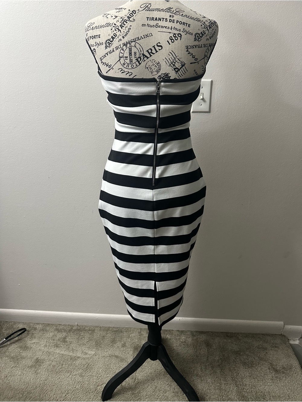 Express Black & White Striped Bodycon Dress Size 6 | Zip Back | Slit Hem - Picture 2 of 5